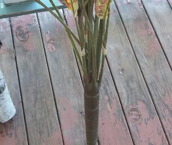 Realistic plant is maintenance free - Picture 5 of 5